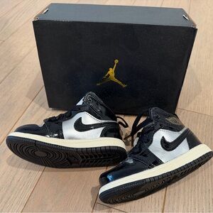 Jordan 1 Mid SE Toddler High-Top Sneakers in Black and Silver